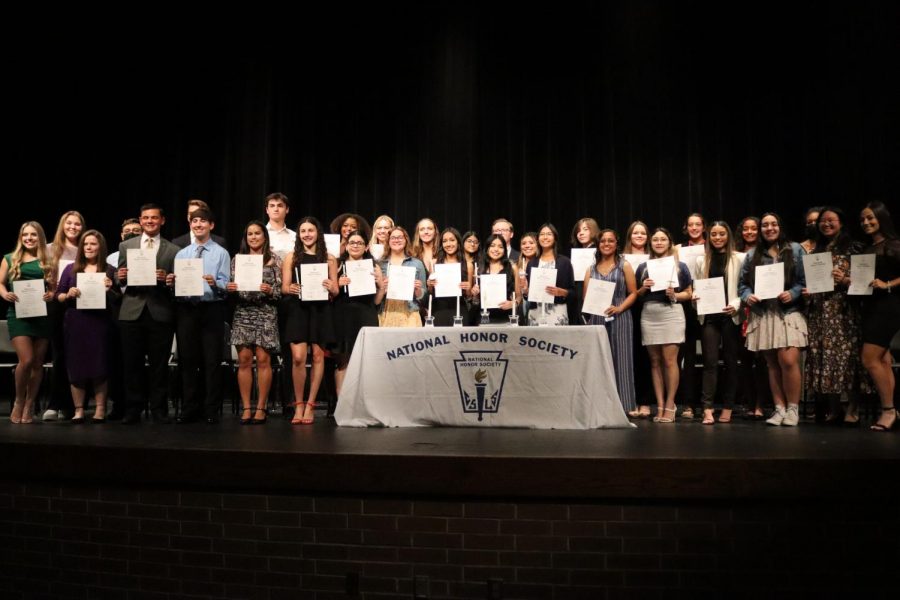 NHS+honors+new+members+at+induction+ceremony