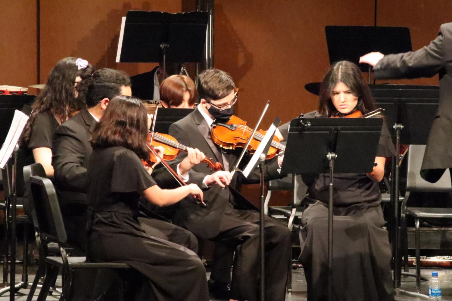 PHS+Orchestra+celebrates+the+holidays+with+December+concert