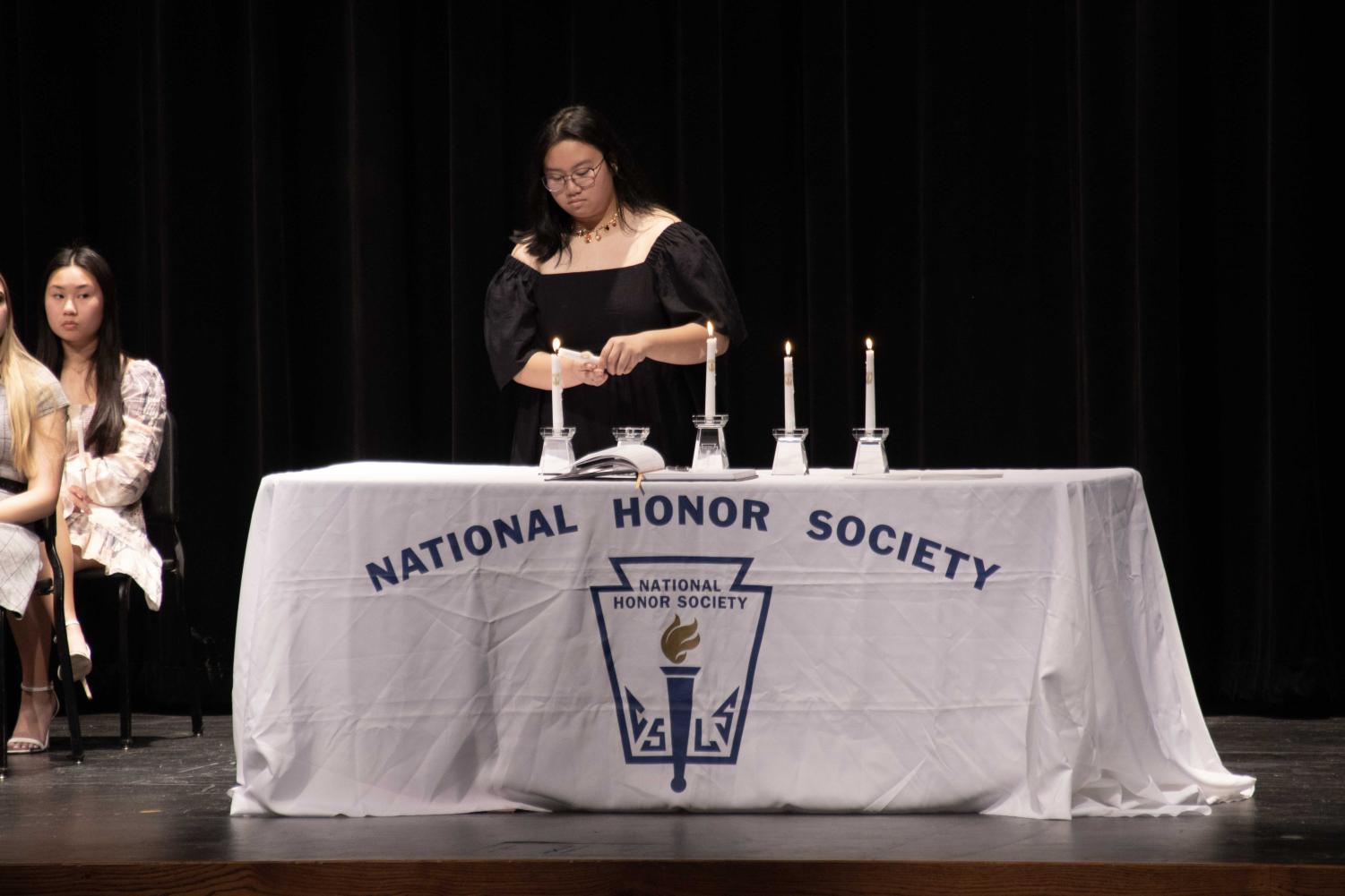 NHS+honors+22-23+inductees+at+ceremony%2C+breaks+record