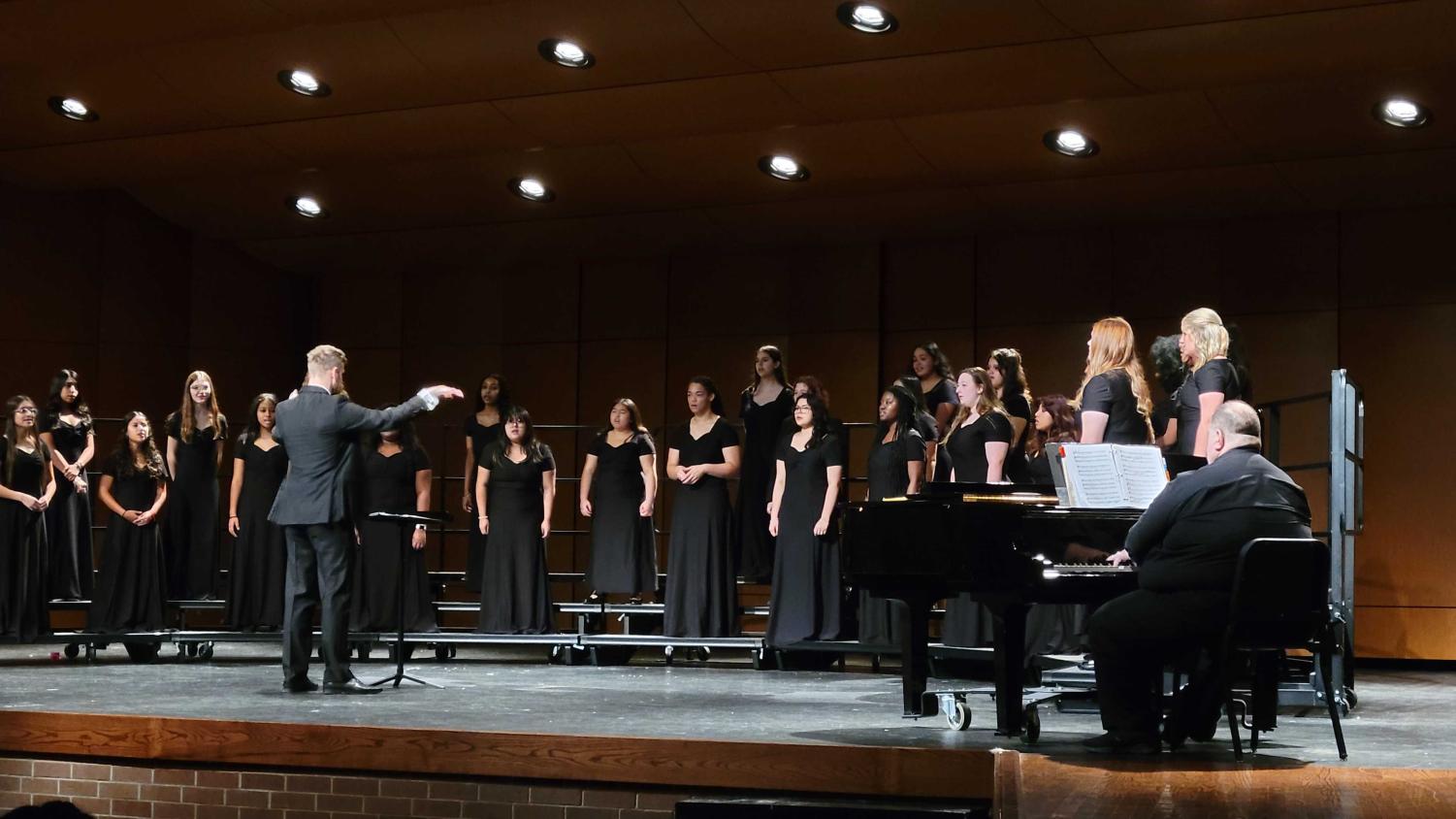 Choir+and+Orchestra+end+the+9+weeks+with+their+Fall+Concerts