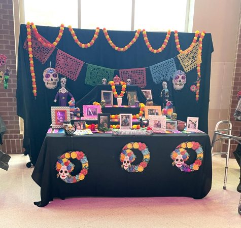 Staff and Spanish club students celebrate and honor Dia de Los Muertos