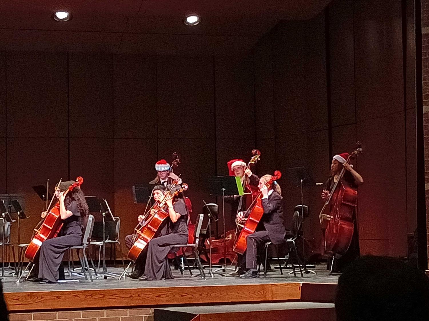 Orchestra+performs+holiday+concert+to+spread+Christmas+cheer